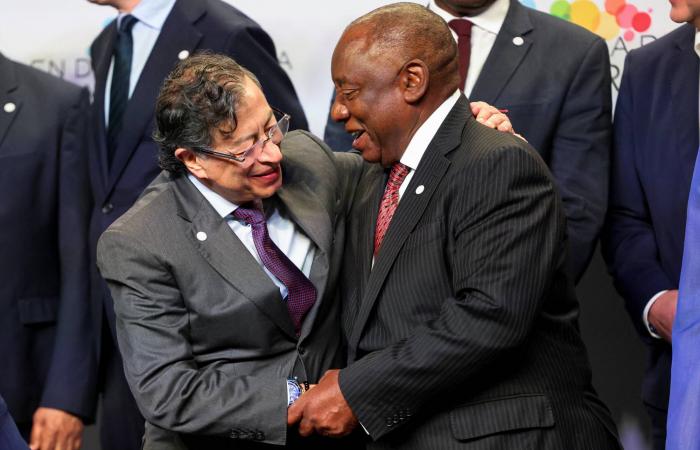 سانشيز
      يجمع
      الحشد
      التقدمي
      العالمي
      في
      برشلونة
      لمواجهة
      المد
      اليميني
      المتطرف