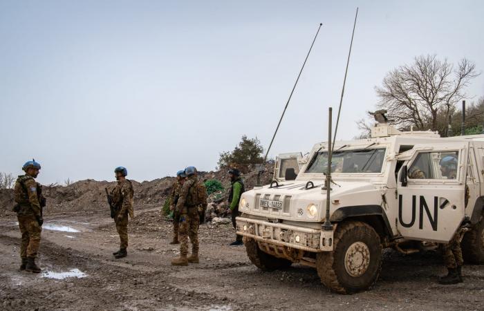 مُتهمًا حزب الله.. ماكرون يعلن مقتل جندي فرنسي في لبنان