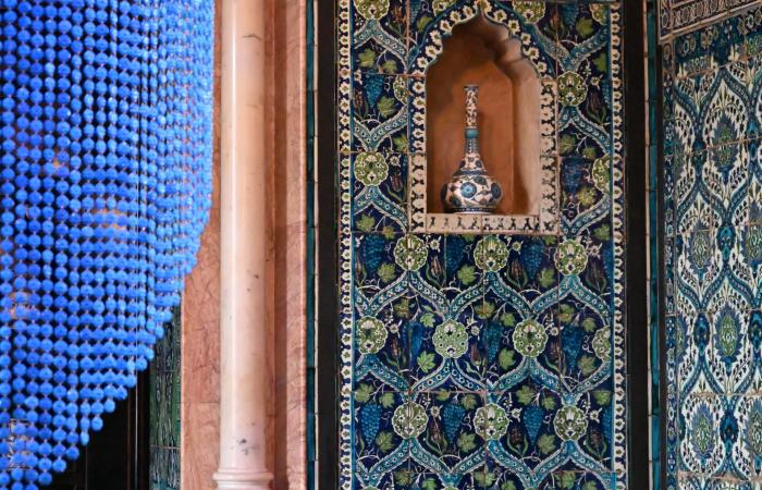 7,500 عين تحرس الذاكرة.. عمل فني عربي داخل منزل لايتون بلندن