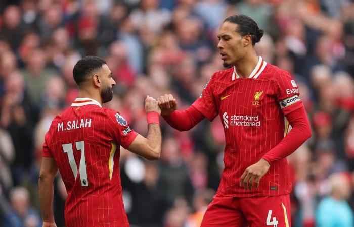 موقف "طريف" بين محمد صلاح وفان دايك بعد مباراة ليفربول وإيفرتون