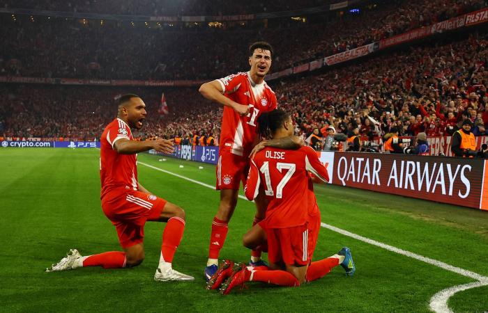 بوندسليغا:
      نجاح
      بايرن
      بثلاثي
      هجومي
      مرعب
      وبصمة
      كومباني
      الخاصة