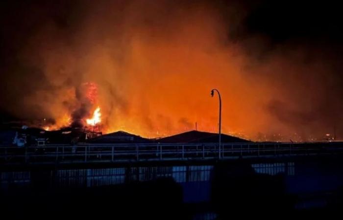 حريق ضخم يدمر نحو 200 منزل ويشرد المئات في مدينة ساندانكان الماليزية