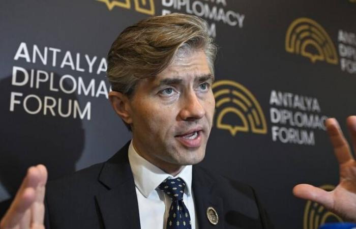 الخارجية
      البريطانية
      تندد
      بعمليات
      إطلاق
      الصواريخ
      الكورية
      الشمالية