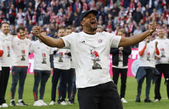 بوندسليغا:
      نجاح
      بايرن
      بثلاثي
      هجومي
      مرعب
      وبصمة
      كومباني
      الخاصة