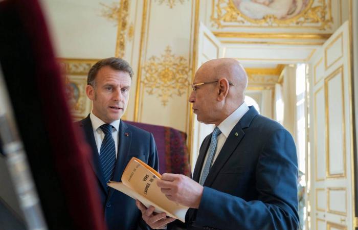 الرئيس
      الموريتاني
      يختتم
      زيارة
      دولة
      إلى
      فرنسا