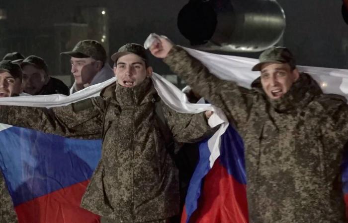 العائلة
      الملكية
      البريطانية
      تختار
      مؤرخة
      لكتابة
      سيرة
      الملكة
      الراحلة
      إليزابيث