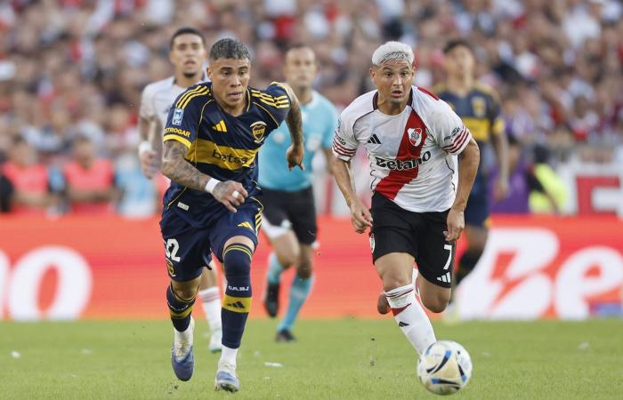 بوكا
      جونيورز
      يحسم
      الكلاسيكو
      أمام
      ريفر
      بليت
      بهدف
      باريديس