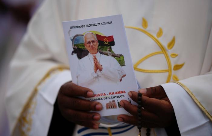 بابا
      الفاتيكان
      يدعو
      إلى
      «إسكات
      الأسلحة»
      ويشيد
      بوقف
      النار
      في
      لبنان