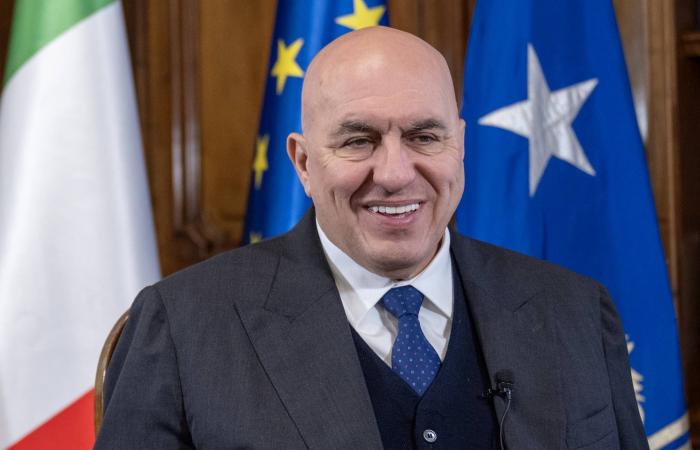 ملك
      البحرين
      يكلّف
      ولي
      العهد
      محاسبة
      المتورطين
      بـ«المساس
      بأمن
      الوطن»