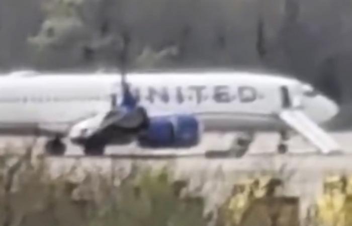 "قنبلة محتملة".. أصوات تنبيه مشبوهة تُجبر رحلة طيران أمريكية على تغيير مسارها