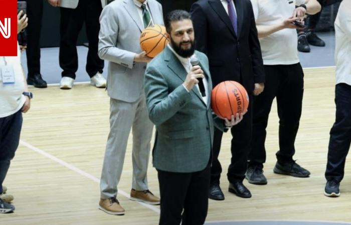 متابعة: سوريا.. أحمد الشرع يلعب كرة السلة خلال افتتاح صالة رياضية في دمشق