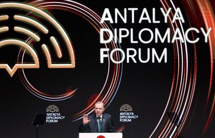 ميرتس
      يعلن
      تعميق
      الشراكة
      الاستراتيجية
      بين
      ألمانيا
      والبرازيل