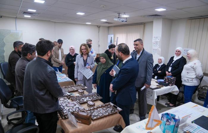 إعادة
      هيكلة
      القطاع
      الوظيفي
      في
      سوريا
      تدفع
      عائلات
      تحت
      خط
      الفقر