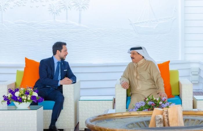 العاهل البحريني يبحث مع ولي العهد الأردني العلاقات الثنائية