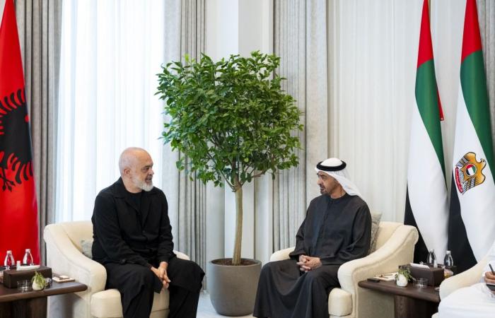 الرئيس الإماراتي ورئيس وزراء ألبانيا يبحثان تطورات الأوضاع في المنطقة