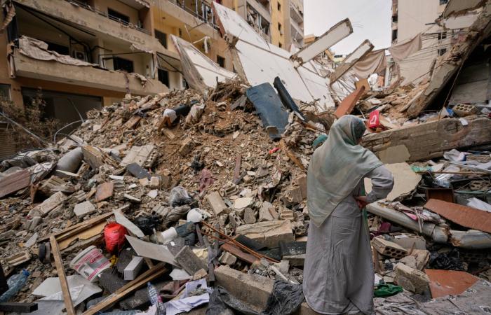 جنوب
      لبنان:
      تطويق
      كامل
      وتدمير
      ممنهج
      وتكريس
      تدريجي
      لـ«المنطقة
      العازلة»