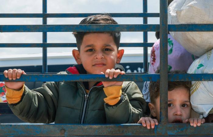 جنوب
      لبنان:
      تطويق
      كامل
      وتدمير
      ممنهج
      وتكريس
      تدريجي
      لـ«المنطقة
      العازلة»