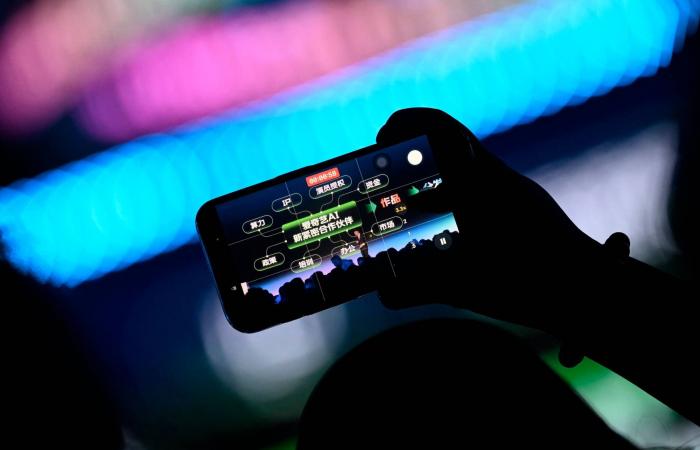 43
      %
      من
      المصريين
      يمتلكون
      «حسابات
      سوشيالية»