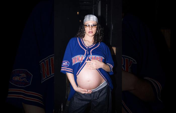 امرأة حامل بالأسبوع الـ37 على المسرح.. شاهد كيف تُقدّم عروض DJ