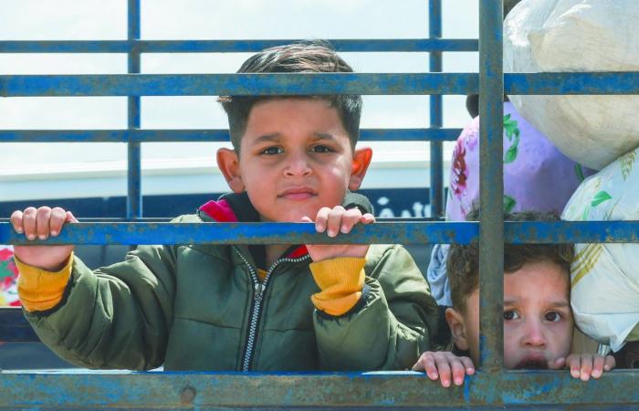 سكان
      جنوب
      لبنان
      وضاحية
      بيروت
      يترددون
      في
      العودة
      بظلّ
      هدنة
      هشّة