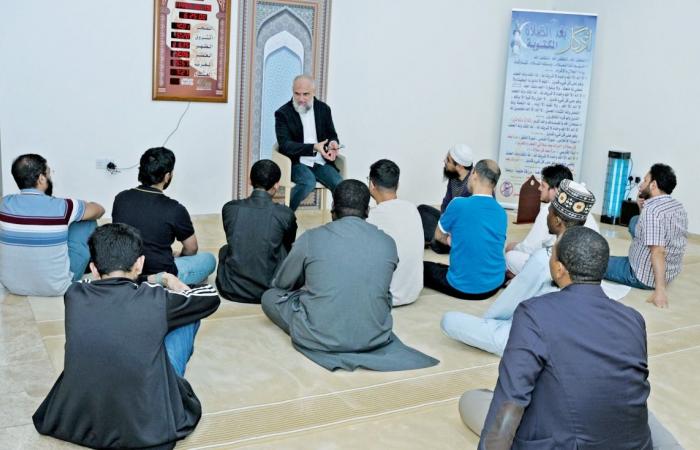 «بن زيد الثقافي» خلال محاضرة في السكن الطلابي: تعزيز القيم الأخلاقية لطلاب المدينة التعليمية