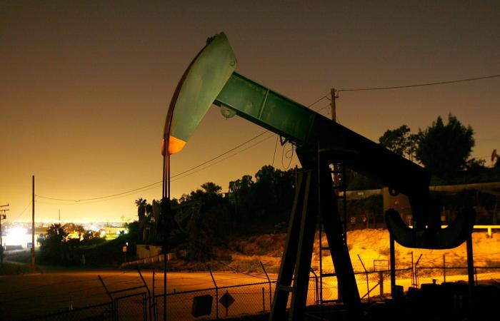 وسط آمال عقد جولة مفاوضات جديدة بشأن إيران.. انخفاض أسعار النفط