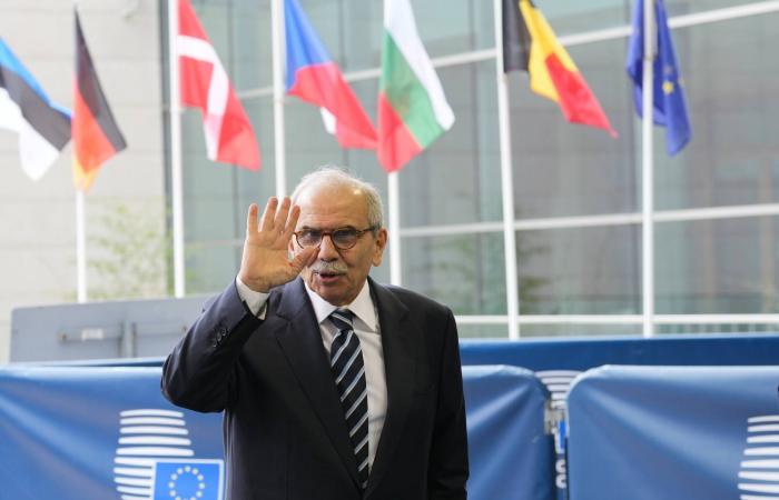 إسرائيل
      تدمر
      البنى
      التحتية
      في
      الجنوب
      اللبناني
      منعاً
      لإعادة
      السكان
      إليه