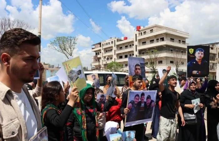 قائد
      الجيش
      اللبناني:
      بلدنا
      سيستعيد
      كل
      شبر
      أرض
      تحتله
      إسرائيل