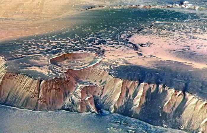 دليل جديد.. هل يحسم الجدل حول وجود محيط على المريخ قبل مليارات الأعوام؟