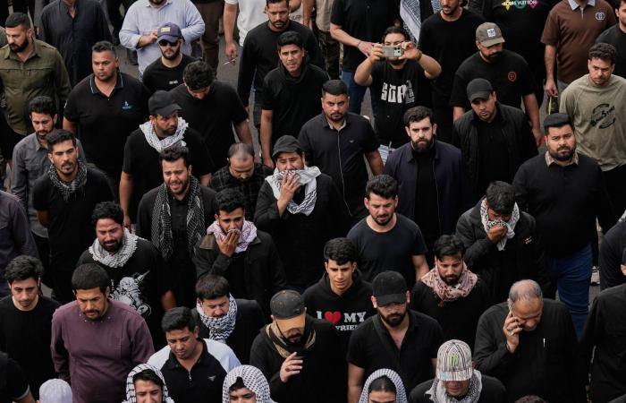 القدس:
      اعتقال
      5
      سيدات
      من
      الأقصى
      بالتزامن
      مع
      اقتحام
      مستوطنين