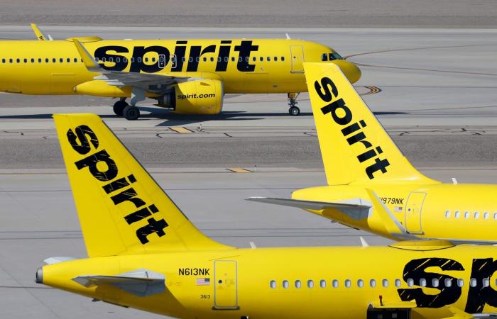 بسبب الحرب على إيران.. شركات الطيران تواجه أزمة في وقود الطائرات