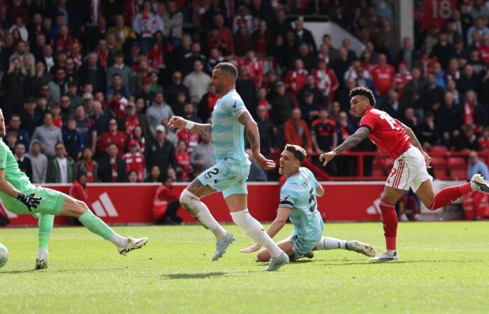 تشيلسي
      المتعثر
      يقيل
      مدربه
      روزنير