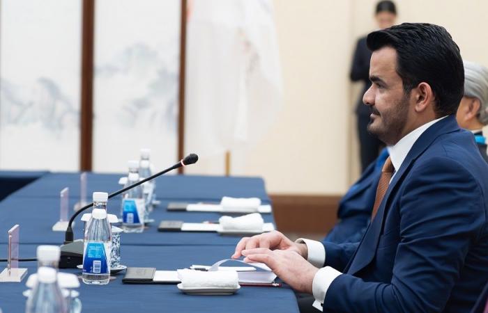 الشيخ جوعان يجتمع مع عضو مجلس الدولة بالصين