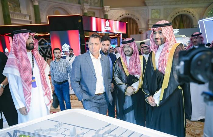 لجنة
      الانضباط
      الآسيوية
      تُغرّم
      «جوهور»
      الماليزي
      و«السد»
      القطري