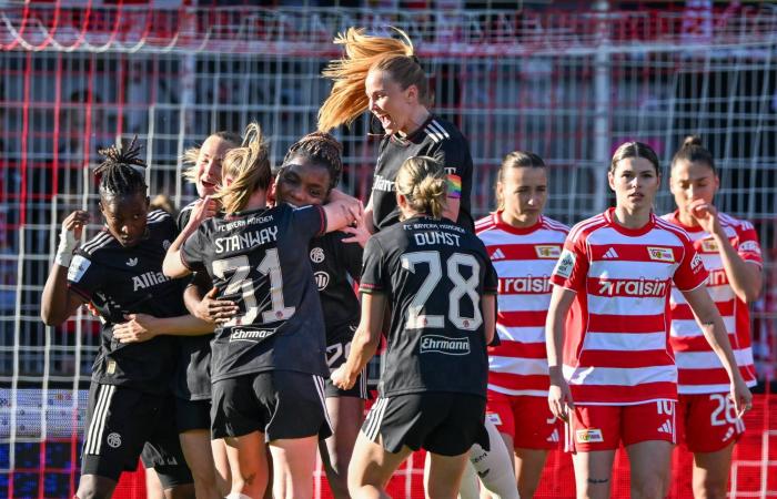 بايرن
      يحتفظ
      بلقب
      الدوري
      الألماني
      للسيدات
      للموسم
      الرابع
      على
      التوالي