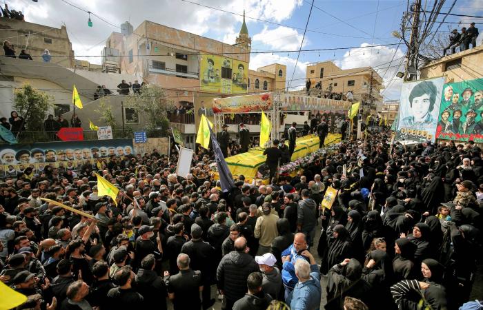 وفد
      أممي
      يلتقي
      في
      الشدادي
      أهالي
      المرحلين
      من
      سجون
      «قسد»
      إلى
      العراق