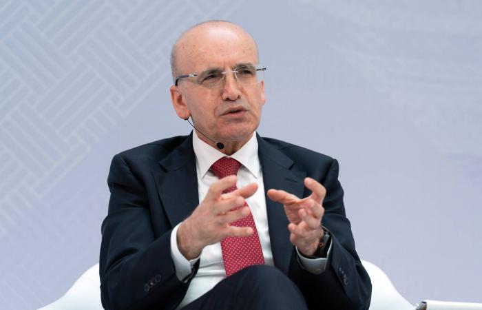 «المركزي»
      التركي
      يثبت
      الفائدة
      عند
      37
      %
      مدفوعاً
      بتقلبات
      أسعار
      الطاقة