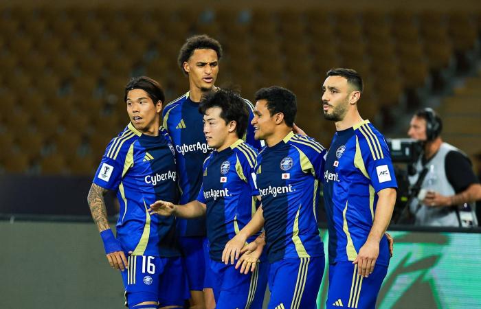 دونيس...
      «العقل
      اليوناني»
      يقود
      الأخضر
      في
      المونديال