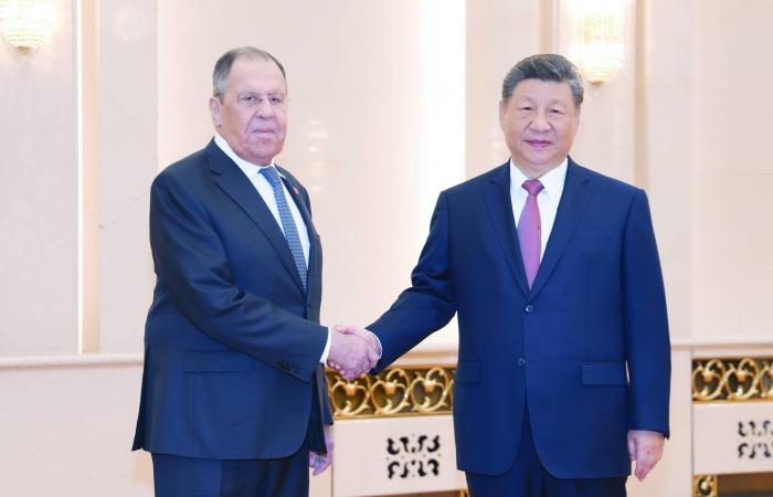 ستارمر:
      قلقون
      من
      هجمات
      بالوكالة
      في
      بريطانيا