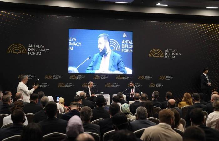 هل
      ينعقد
      «مجلس
      الشعب»
      في
      الموعد
      الذي
      حدده
      الرئيس
      الشرع؟