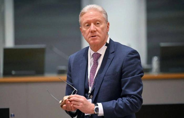 وزير
      الخارجية
      اللبناني
      لـ«الشرق
      الأوسط»:
      الدولة
      صاحبة
      قرار
      التفاوض
      مع
      إسرائيل