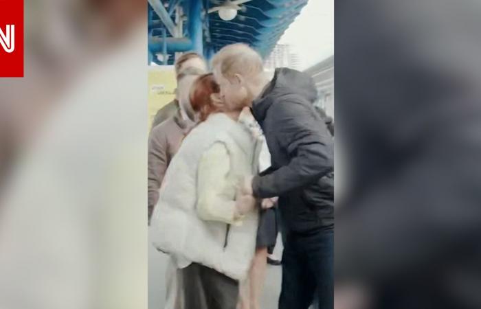 متابعة: شاهد.. الأمير هاري يقوم بزيارة غير معلنة إلى أوكرانيا