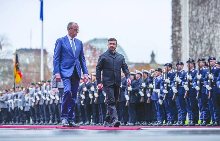 ستارمر:
      قلقون
      من
      هجمات
      بالوكالة
      في
      بريطانيا