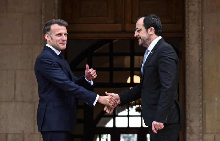 قمة
      أوروبية
      في
      قبرص
      بمشاركة
      زيلينسكي
      بعد
      صرف
      100
      مليار
      دولار
      لأوكرانيا