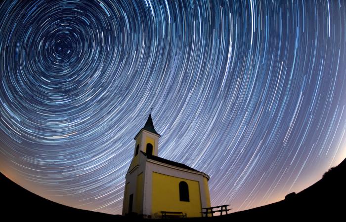 لعشاق الأحداث الفلكية.. زخات شهب القيثاريات تزين السماء هذا الأسبوع