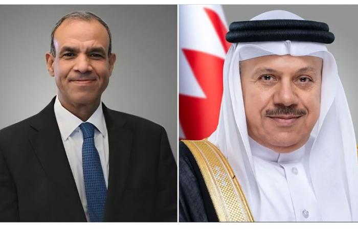 وزيرا الخارجية البحريني والمصري يبحثان هاتفياً العلاقات الثنائية والأوضاع الإقليمية