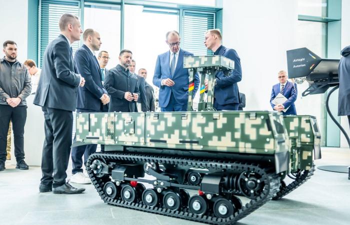 ستارمر:
      قلقون
      من
      هجمات
      بالوكالة
      في
      بريطانيا