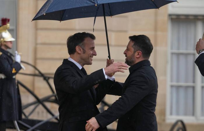 ستارمر:
      قلقون
      من
      هجمات
      بالوكالة
      في
      بريطانيا