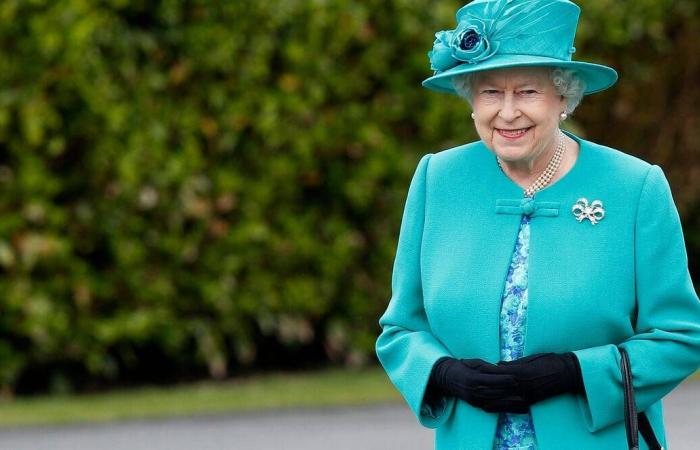 عن
      الرقص
      الصباحي
      وغسل
      الصحون...
      مساعدة
      الملكة
      إليزابيث
      تكشف
      بعضاً
      من
      كواليسها