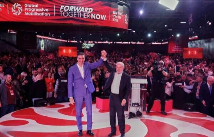 بنين...
      الديمقراطية
      «المستقرة
      نسبياً»
      في
      أفريقيا